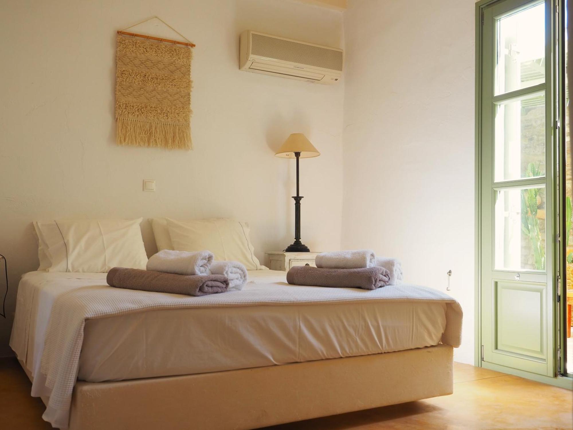 Ochre Dream, Beach Front & Sunset Villa Naousa Номер фото
